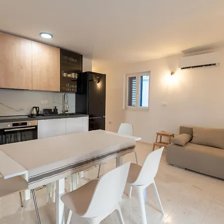 דירה By The Sea ז'אבוריץ'