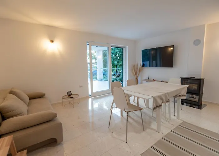 By The Sea Apartament *